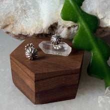 Load image into Gallery viewer, Daisy Die Earrings