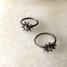 Load image into Gallery viewer, Daisy Ring
