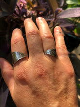 Load image into Gallery viewer, Triangle Hammered Wrap Ring
