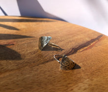 Load image into Gallery viewer, Triangle Hammered Wrap Ring
